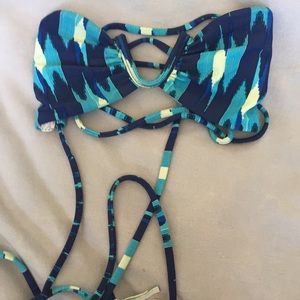 Strapless acacia top